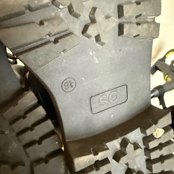 LIKE NEW SO Black Combat Moto Boots with Rugged Soles - Picture 4 of 5